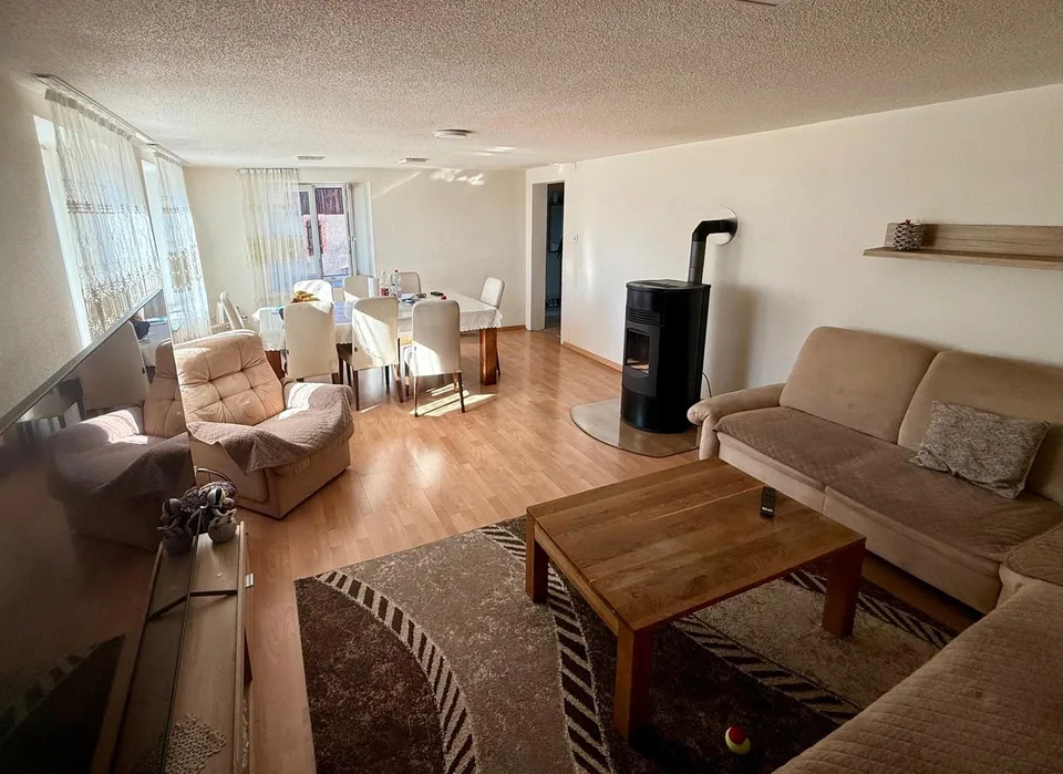 Einfamilienhaus mit grosser Terrasse und viel Potenzial in Elfingen