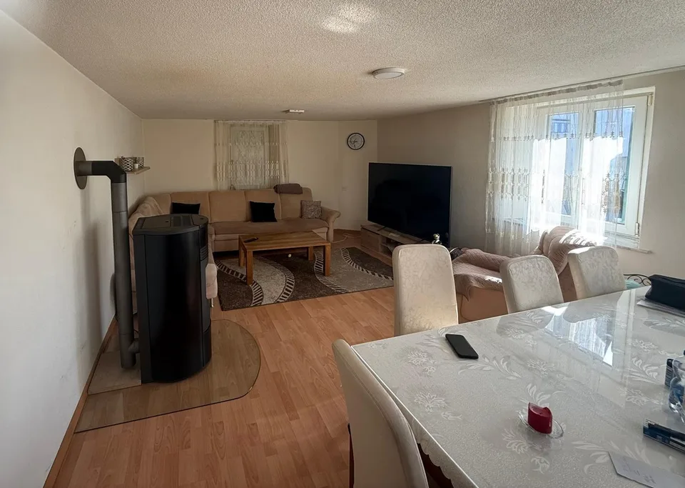 Einfamilienhaus mit grosser Terrasse und viel Potenzial in Elfingen