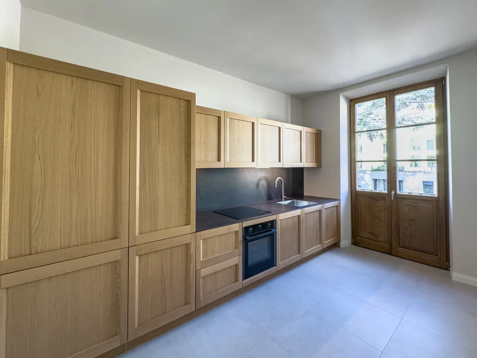 4,5 Lokale in einer wunderschönen, historischen Villa, die kürzlich renoviert wurde