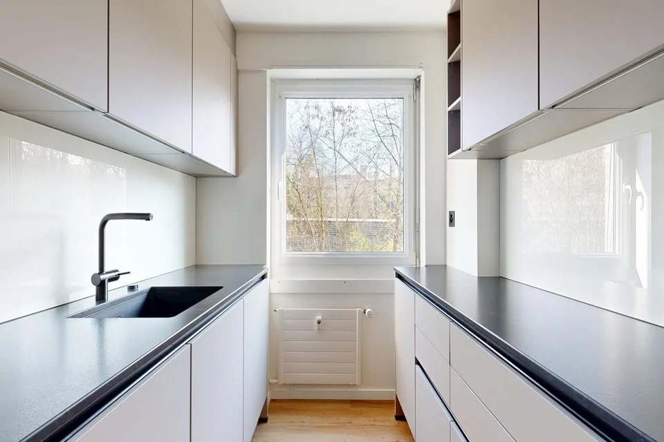 Komplett saniert 2026 · 4.5 Zi · 103 m² · Lift · Balkon · Garage