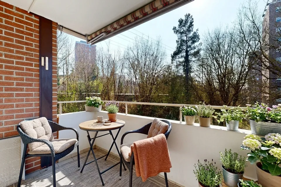 Komplett saniert 2026 · 4.5 Zi · 103 m² · Lift · Balkon · Garage