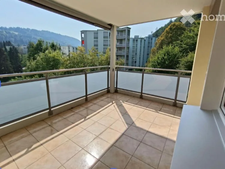 Renovated, modern 3.5-room apartment with balcony and garage in Lucerne at top location with a view