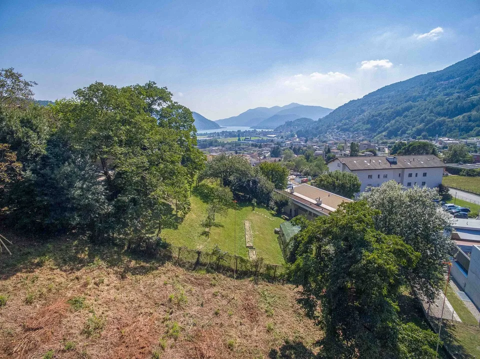 Terrain constructible avec permis de construire à Bioggio