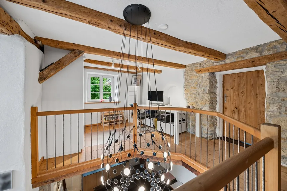Stilvoll renoviertes Baselbieter Bauernhaus mit grossem Garten, Pool und Nachbargrundstück