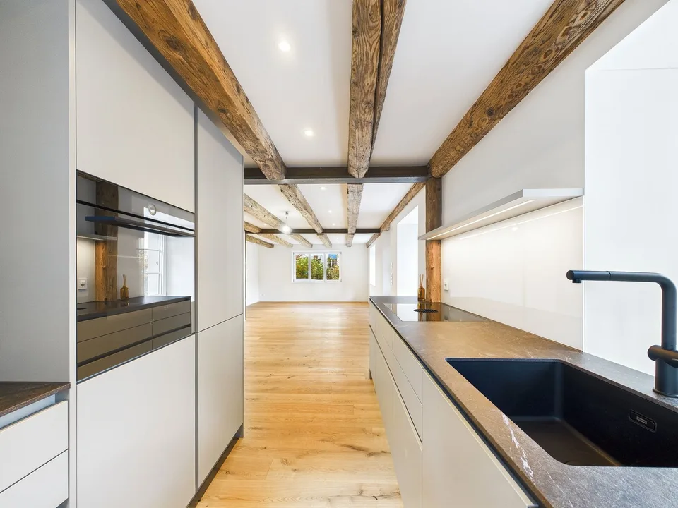 Charme et Modernité - Flarzhaus Totally Rénové avec Jardin Idyllique et Terrasse sur le Toit au Cœur de Dürnten