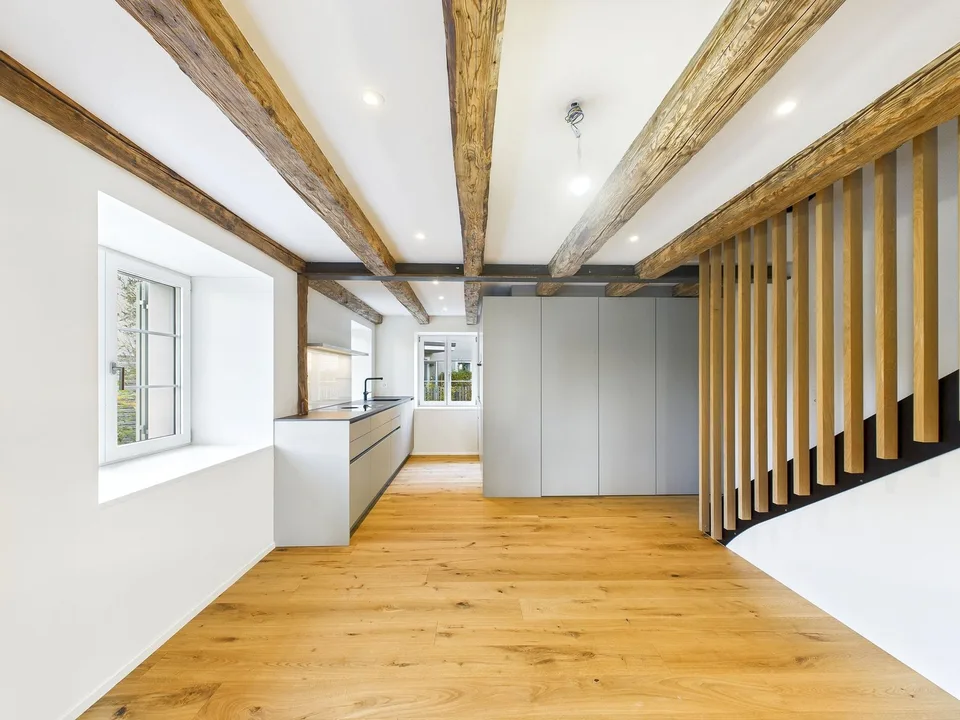 Charme et Modernité - Flarzhaus Totally Rénové avec Jardin Idyllique et Terrasse sur le Toit au Cœur de Dürnten