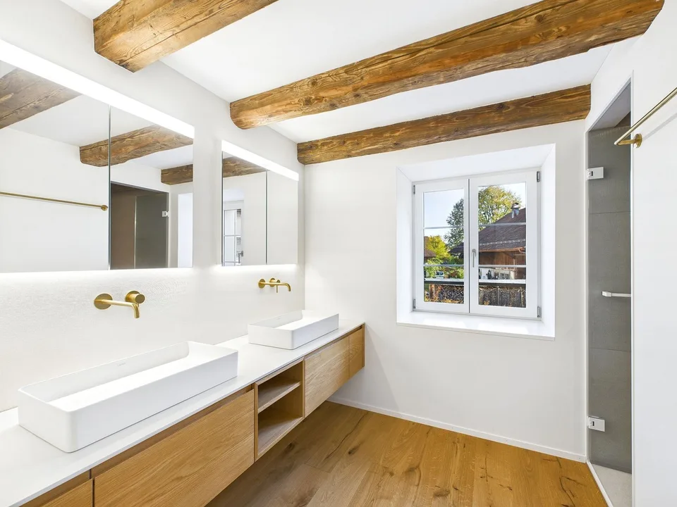 Charme et Modernité - Flarzhaus Totally Rénové avec Jardin Idyllique et Terrasse sur le Toit au Cœur de Dürnten