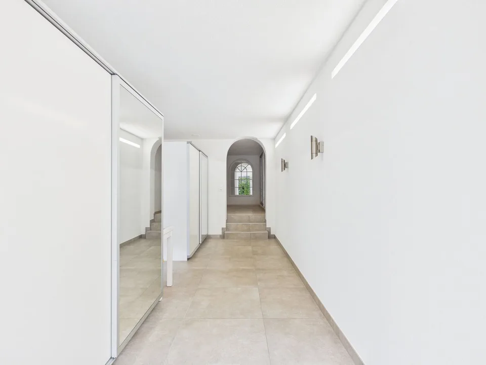 Charmantes 5.5-Zimmer-Doppeleinfamilienhaus mit Weitsicht & Gartenparadies am Ende einer Sackgasse