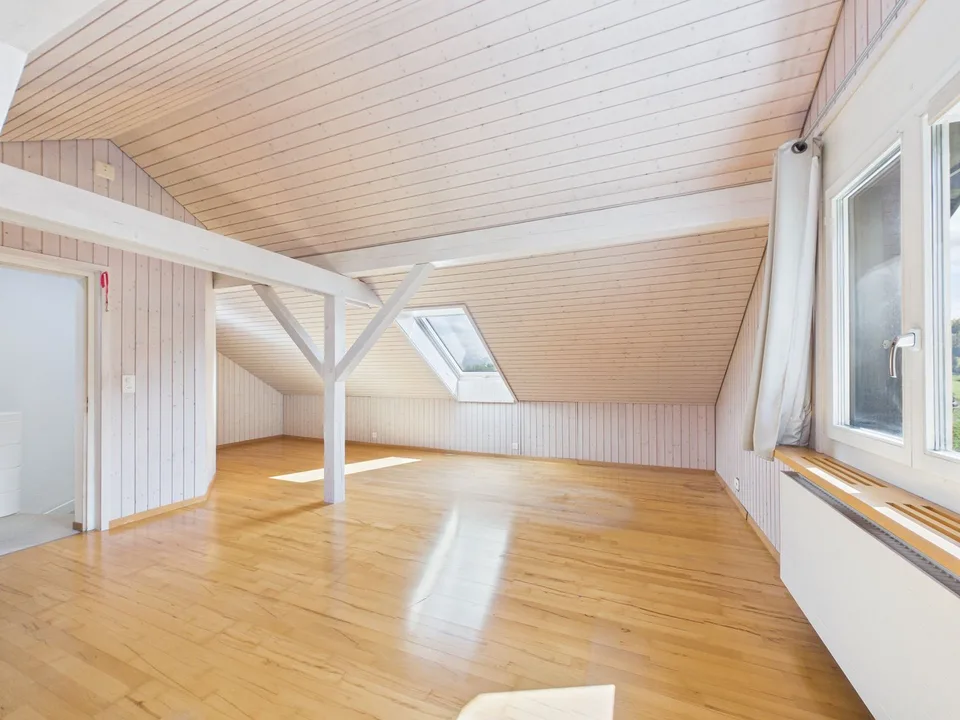 Charmantes 5.5-Zimmer-Doppeleinfamilienhaus mit Weitsicht & Gartenparadies am Ende einer Sackgasse