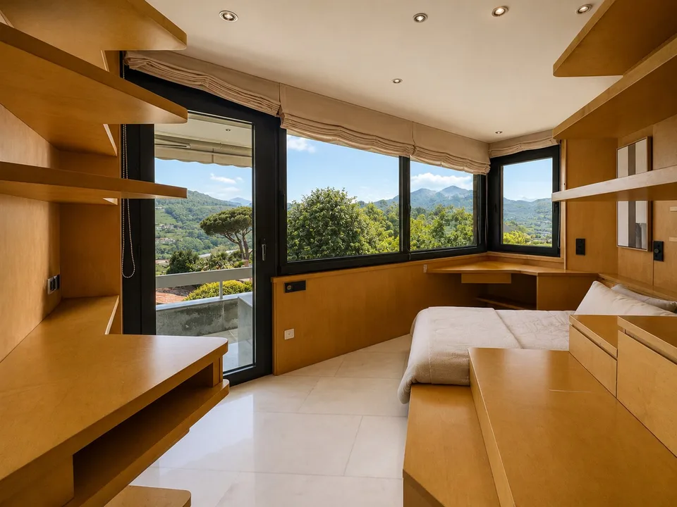 Villa mit Garten und Pool in Collina d’Oro