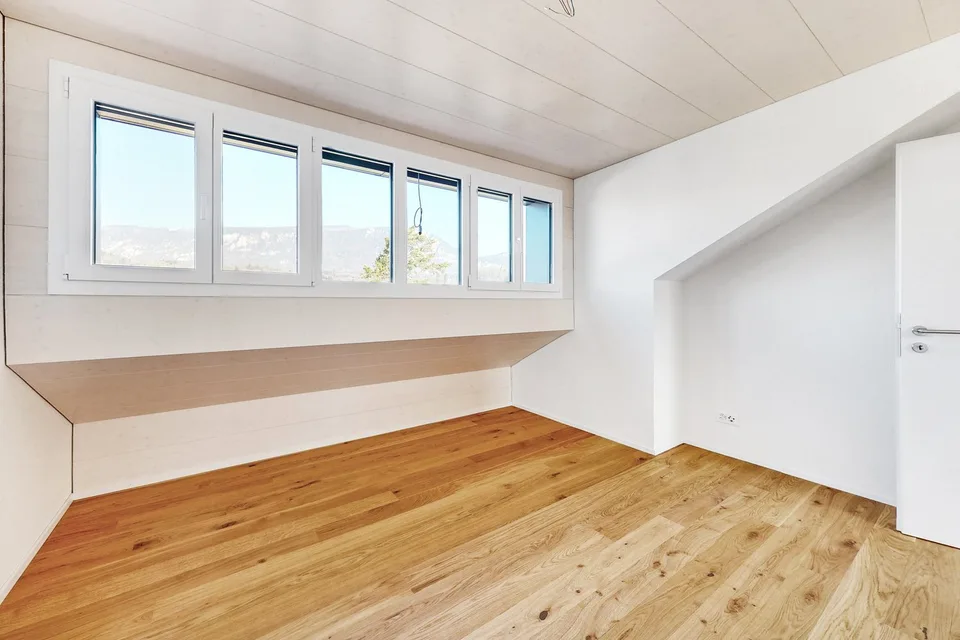 Einzigartige Dachwohnung im idyllischen Feldbrunnen