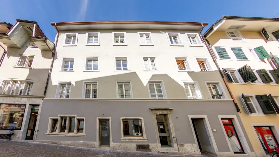 Einzigartige Dachwohnung im idyllischen Feldbrunnen
