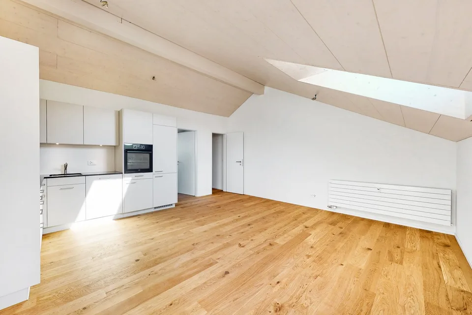 Einzigartige Dachwohnung im idyllischen Feldbrunnen