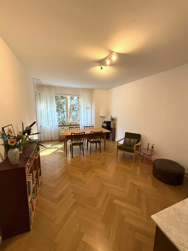 Wunderschöne, helle Altbauwohnung