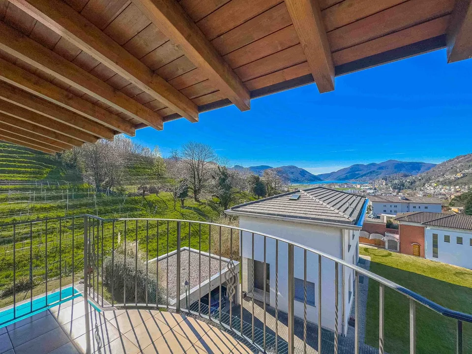 Einfamilienhaus mit Garten und Pool in Bioggio