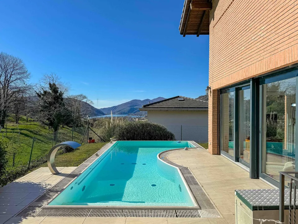 Einfamilienhaus mit Garten und Pool in Bioggio