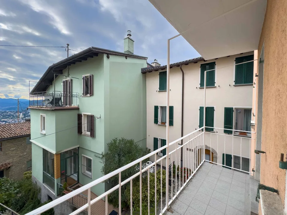 Appartement meublé à Aldesago dans le centre-ville