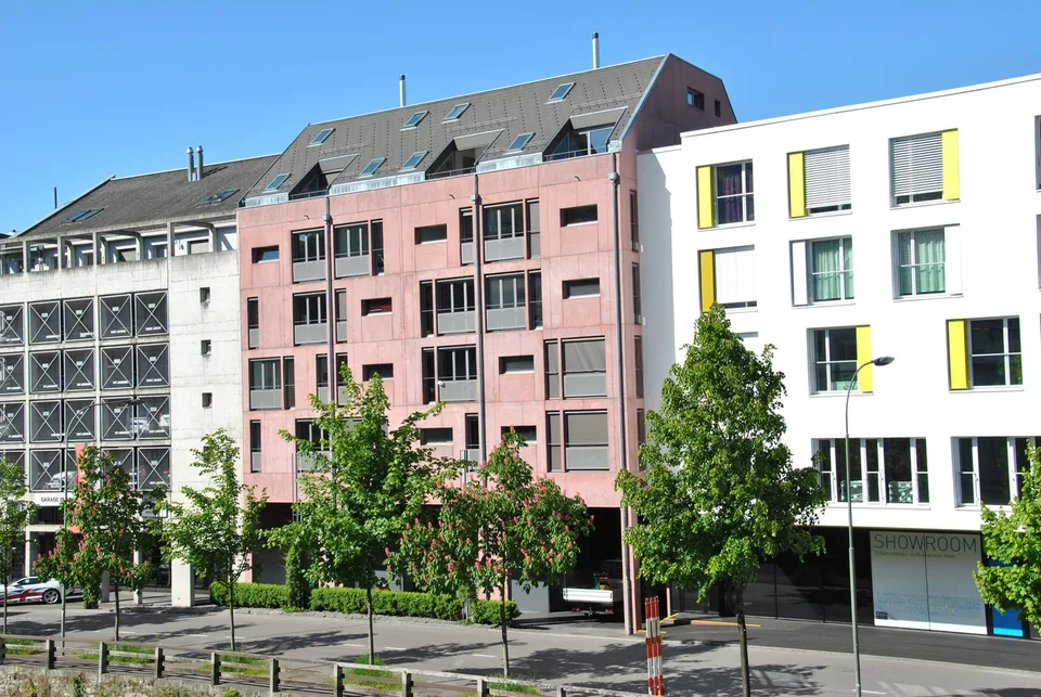 Living in the Red House of Thun | Central Location