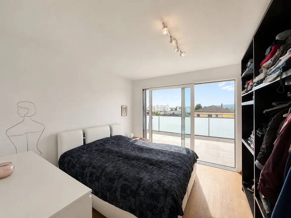 Dachgeschoss von 2020, Terrasse von 53 m² und Blick auf den Genfersee