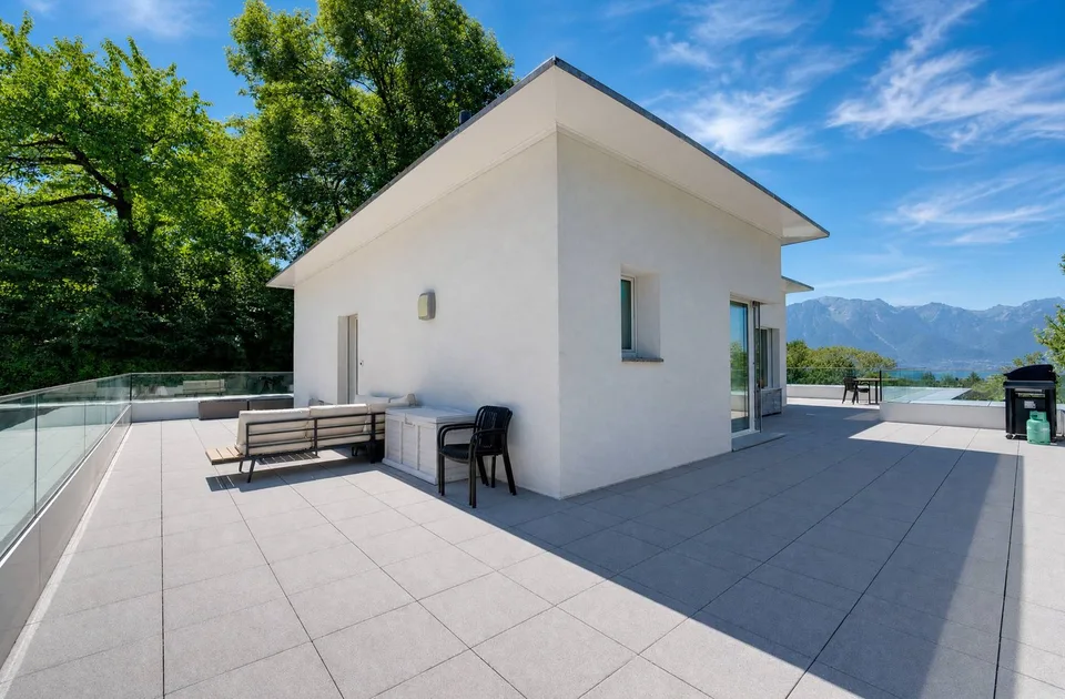 5,5 locali in duplex con ampia terrazza affacciata sul Lago di Ginevra
