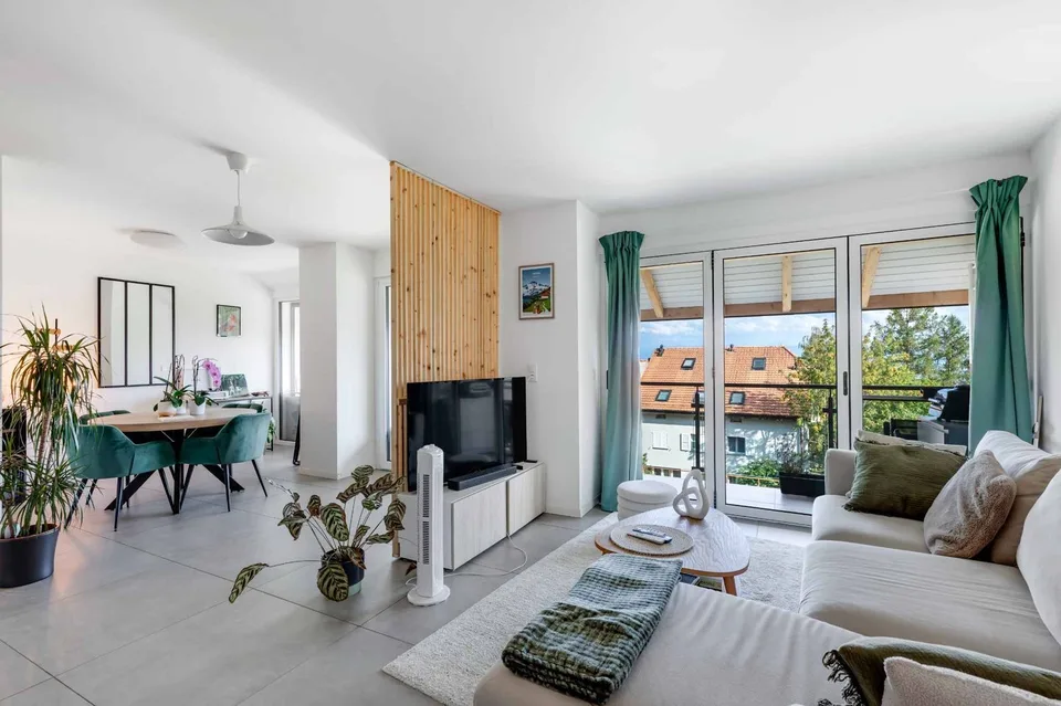 Duplex contemporain rénové avec vue sur le Léman et les Alpes