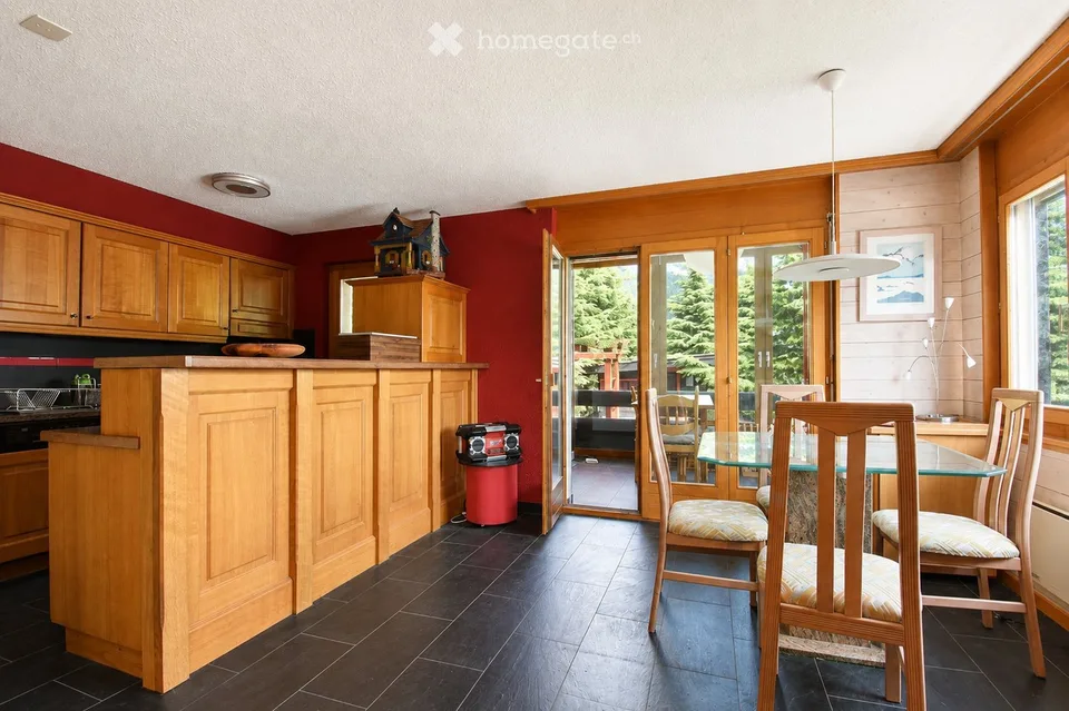 CRANS-MONTANA (MOLLENS) – CHALET FAMILIARE CON 4 CAMERE, GIARDINO E VERANDA