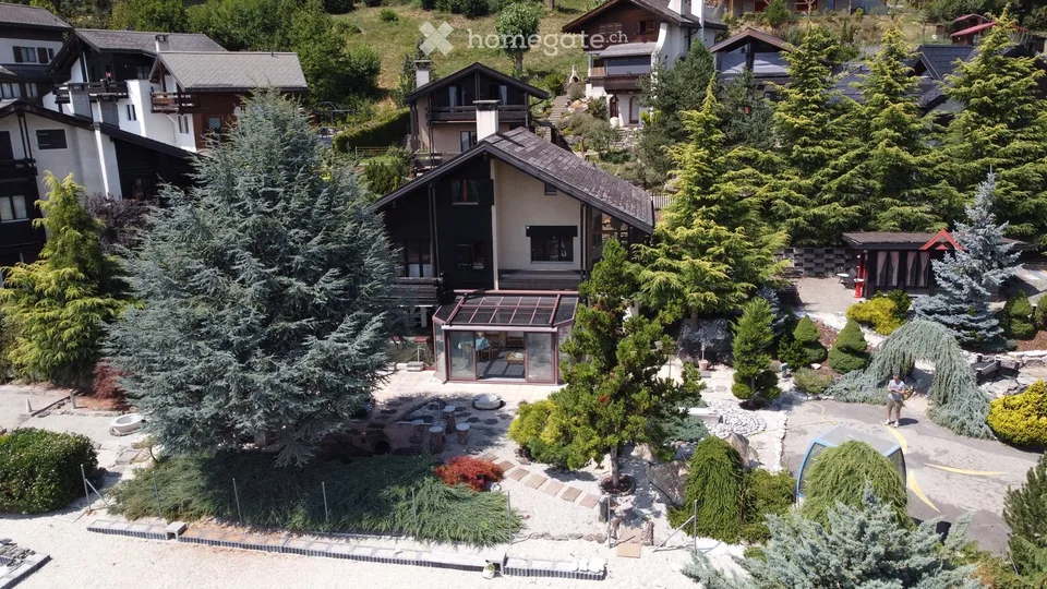 CRANS-MONTANA (MOLLENS) – CHALET FAMILIAL DE 4 CHAMBRES AVEC JARDIN ET VÉRANDA