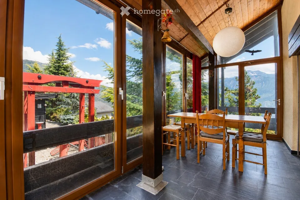 CRANS-MONTANA (MOLLENS) – CHALET FAMILIARE CON 4 CAMERE, GIARDINO E VERANDA