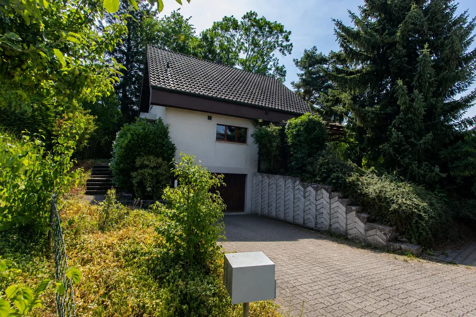 Freistehendes Einfamilienhaus mit viel Potenzial