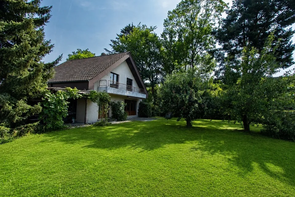 Freistehendes Einfamilienhaus mit viel Potenzial