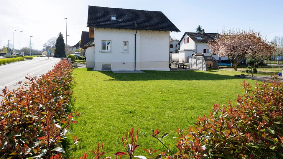 Casa unifamiliare affascinante con grande giardino a Subingen