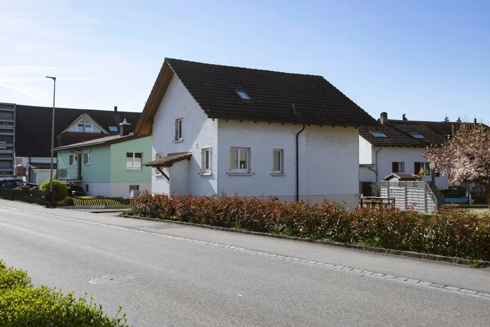 Charmantes Einfamilienhaus mit grossem Garten in Subingen
