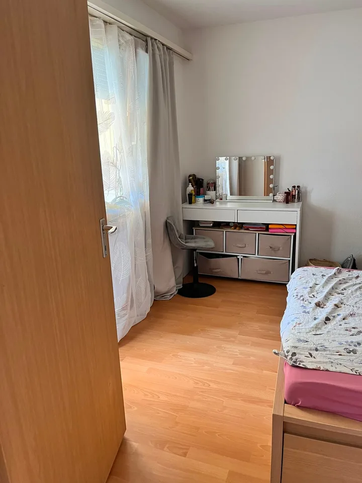 Schöne 2.5 Zimmerwohnung mit Balkon