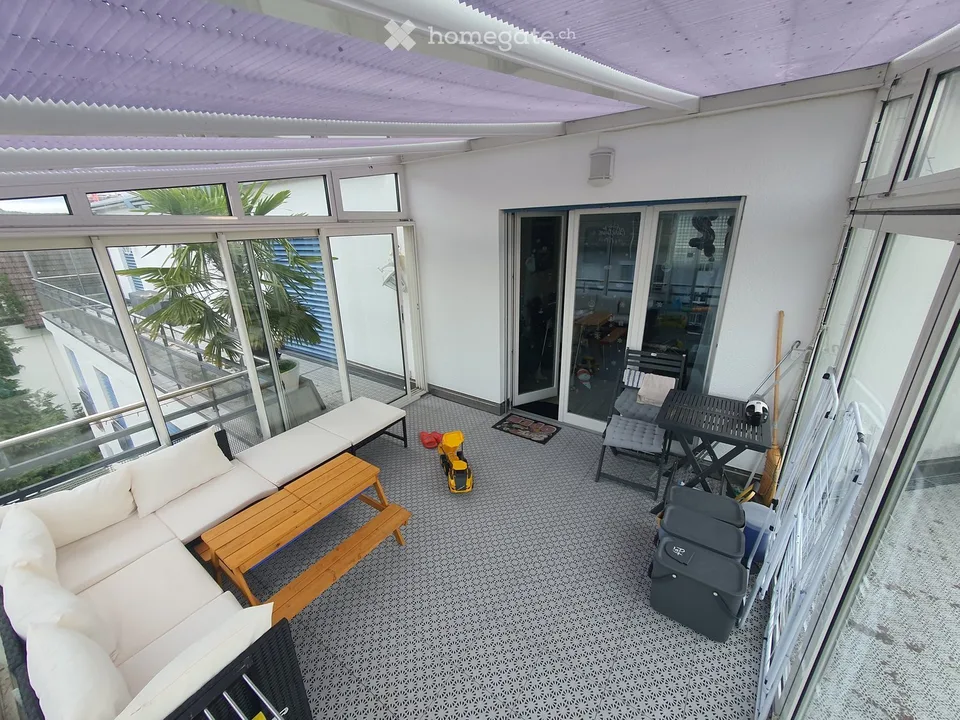 Charmant appartement de 4,5 pièces en mansarde à Wettingen – moderne, lumineux et accueillant les animaux!