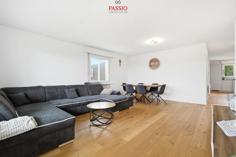 Appartamento di 4,5 locali ristrutturato con vista sulle Alpi e parte di giardino