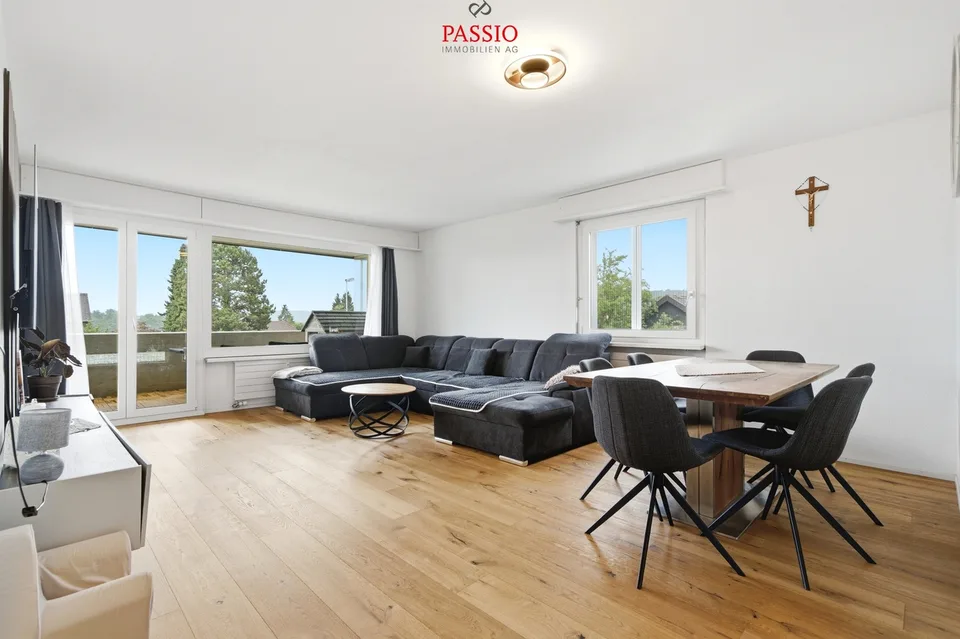 Neu sanierte 4.5-Zimmerwohnung mit Alpenblick und Gartenanteil