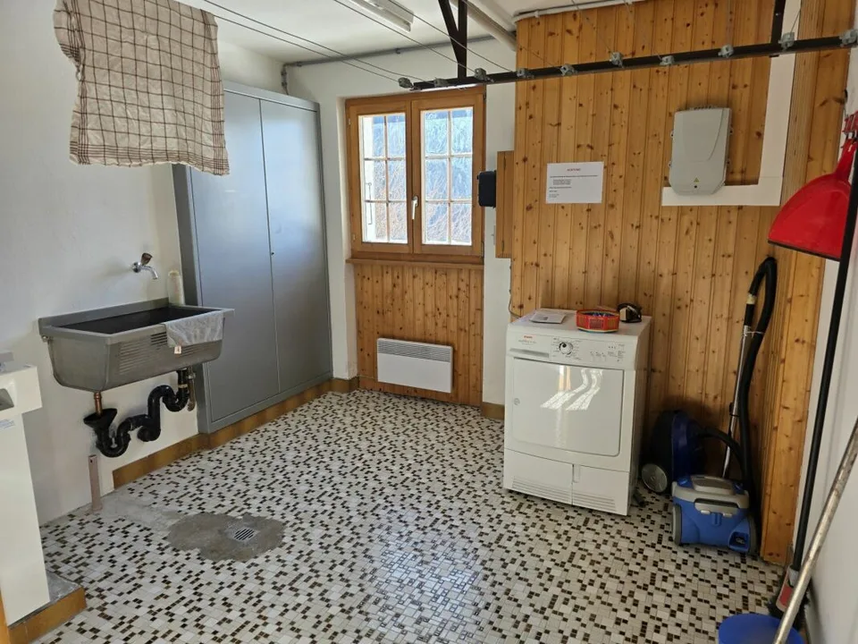 3 ½ Zi - Dachwohnung Haus 'Nufenen'