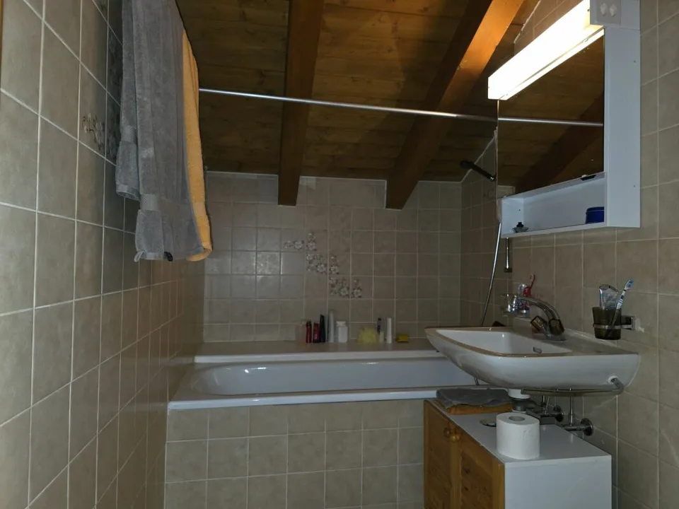 3 ½ Zi - Dachwohnung Haus 'Nufenen'