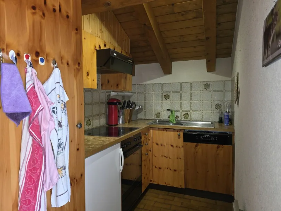 3 ½ Zi - Dachwohnung Haus 'Nufenen'