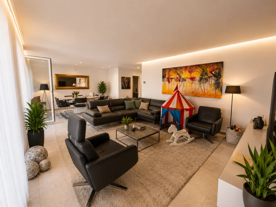 Exklusives Wohnerlebnis: Urbane Maisonette mit privater Wellness-Oase und Aussicht.