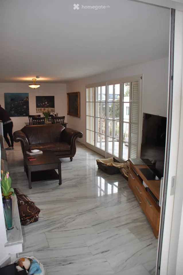 Helle 4.5-Zimmer-Wohnung mit Balkon und schöner Aussicht in Oberwil BL
