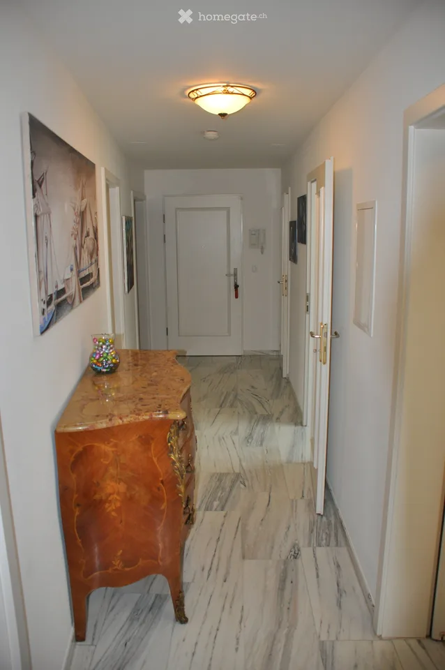 Helle 4.5-Zimmer-Wohnung mit Balkon und schöner Aussicht in Oberwil BL