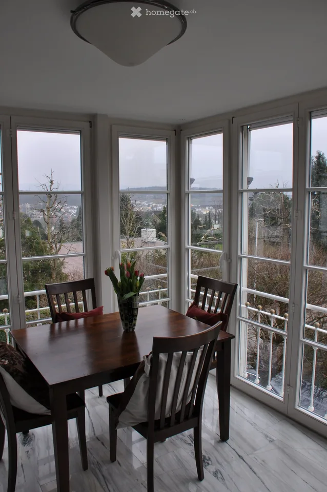 Helle 4.5-Zimmer-Wohnung mit Balkon und schöner Aussicht in Oberwil BL