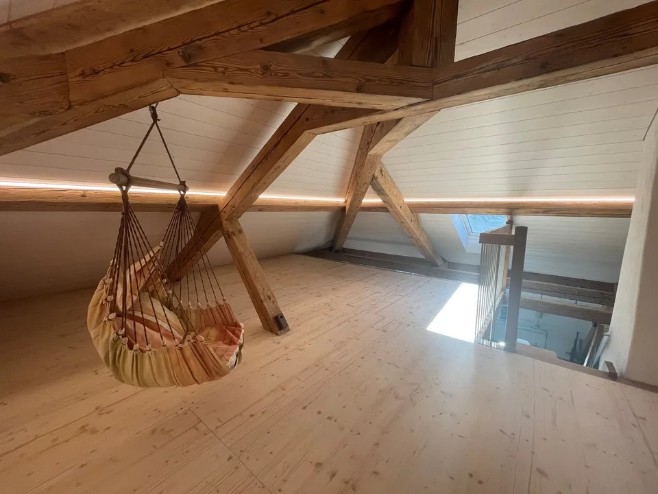 Ottimo appartamento mansardato arredato con galleria a Kirchberg