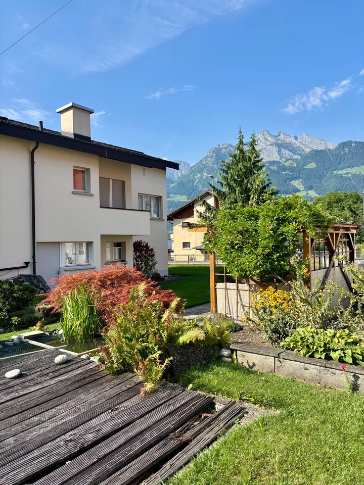 Single-family house with studio apartment in central location in Schattdorf