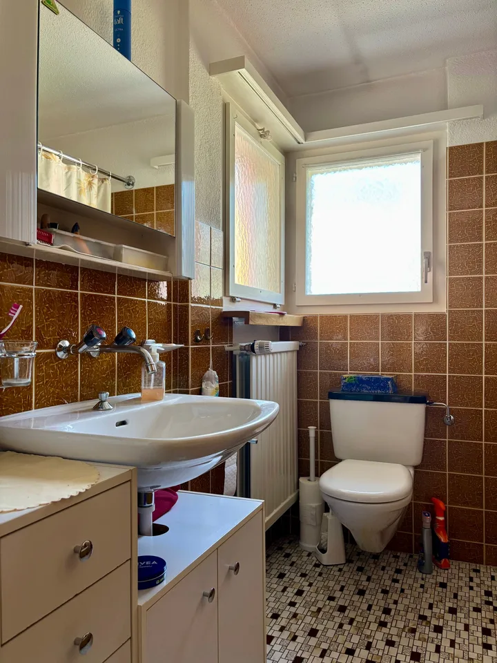 Single-family house with studio apartment in central location in Schattdorf