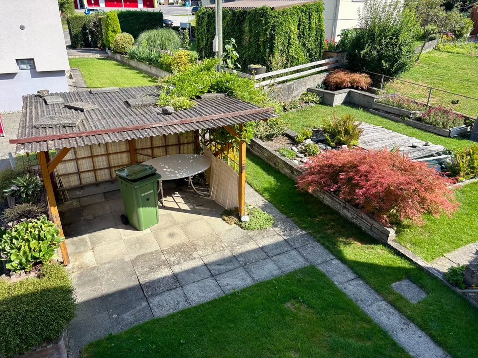 Single-family house with studio apartment in central location in Schattdorf