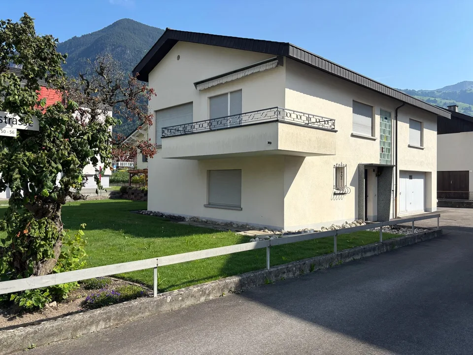 Einfamilienhaus mit Einliegerstudio an zentraler Lage in Schattdorf