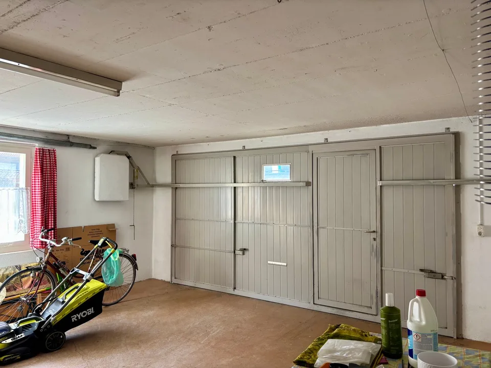 Single-family house with studio apartment in central location in Schattdorf