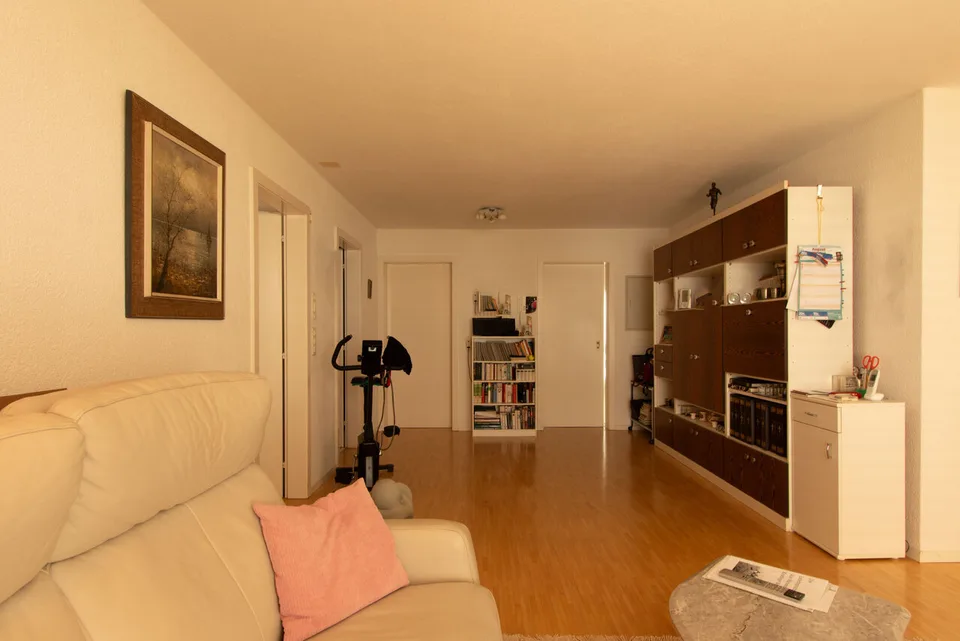 Attraktive 3.5-Zimmerwohnung mit Balkon, Lift & Einstellhallenplatz